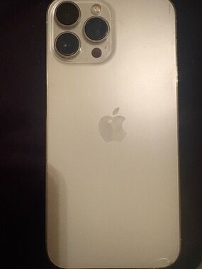 White IPhone 13 Pro Max